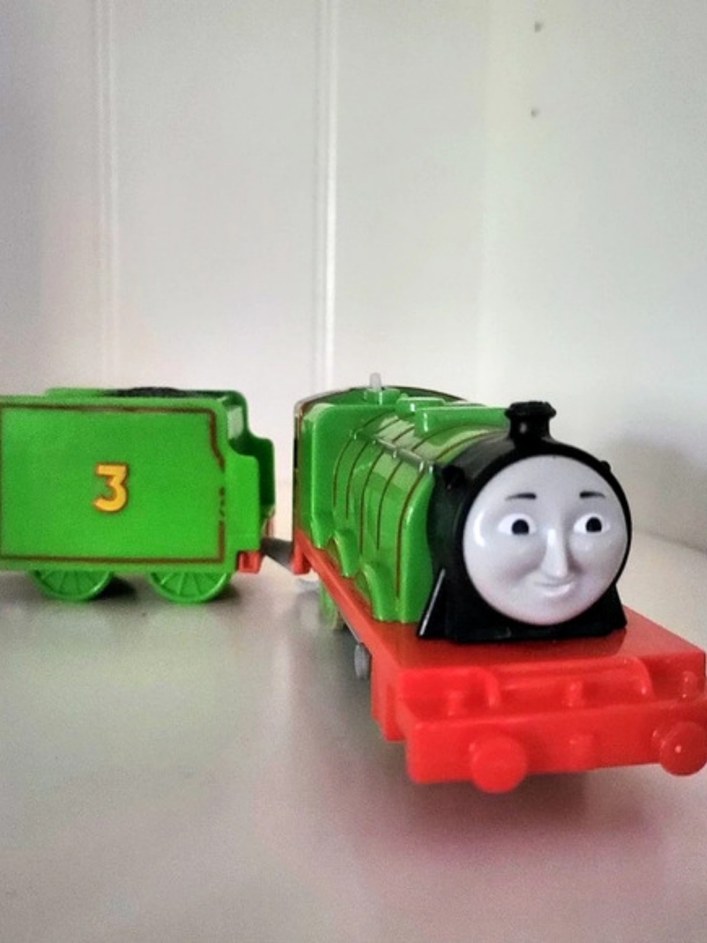 Fisher-Price Thomas & Friends TrackMaster Henry Engine Green & Red Train Set